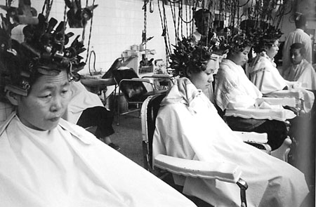 1981, Beijng women get their hair permed at a new salon. [China Daily] 