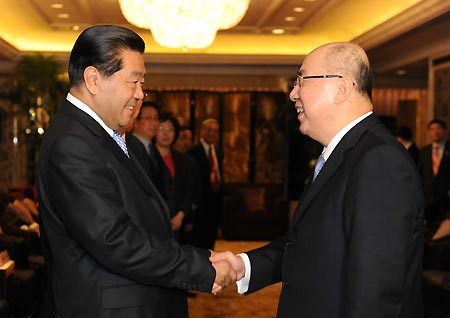 Jia Qinglin (L), member of the Standing Committee of the Communist Party of China Central Committee Political Bureau and chairman of the National Committee of the Chinese People's Political Consultative Conference (CPPCC), meets with Chairman of Chinese Taiwan's ruling Kuomintang party Wu Poh-hsiung in Shanghai, east China, on December 19, 2008. (Xinhua photo)