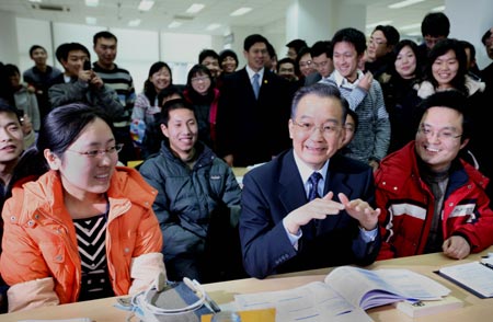 Chinese Premier Wen Jiabao (C front row) talks to students at the Beijing University of Aeronautics and Astronautics, China, on Dec. 20, 2008. Wen arrived in the university's library and chatted with students there on Saturday after attending the closing ceremony of a year-long exchange program between Chinese and Japanese young people. 