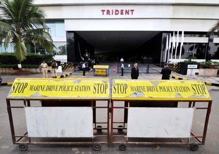  Police strengthen the security outside the Trident hotel of the Oberoi Group in Bombay, India, Dec. 21, 2008. 