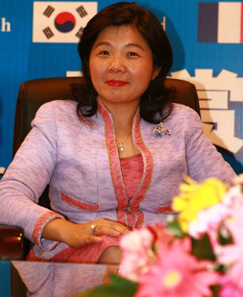 Ye Hong, vice mayor of Zengcheng City in South China's Guangdong Province, delivers a speech at the 2008 Boao International Tourism Forum in South China's Hainan Province on December 19. [Photo: Yang Jingtao] 