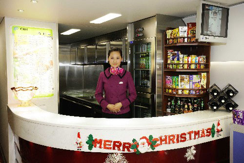 The restaurant carriage is seen inside the new CRH (China Railway High-speed) sleeper train on Dec 21, 2008.[Photo: Xinhua 