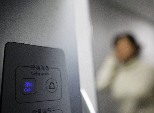 Calling service button inside a couchette of the new CRH sleeper train is used for the immediate service. [Photo: Xinhua]