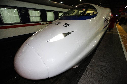 D301 CRH sleeper train is ready to leave for Shanghai from Beijing on Dec 21, 2008.[Photo: Xinhua]