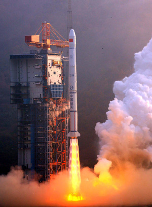 China's third geostationary meteorological satellite, the Fengyun-2-06, is launched on a Long March-3A carrier rocket at the Xichang Satellite Launch Center in southwest China's Sichuan Province, Dec. 23, 2008. [Li Gang/Xinhua] 