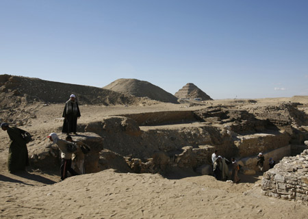 Workers carry out restoration work at the site of a recently discovered pyramid in Saqqara December 22, 2008. 