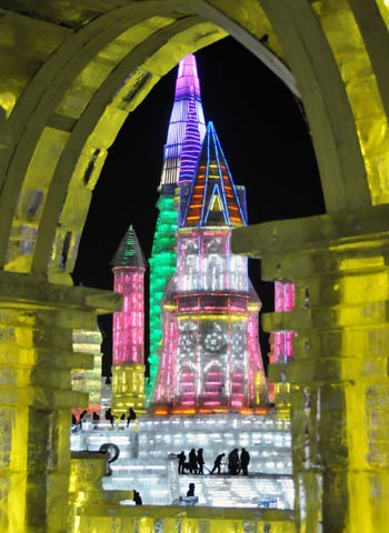 Photo taken on Dec. 23, 2008 shows the night view of the Ice and Snow World in Harbin, capital of northeast China's Heilongjiang Province. The annual ice and snow world in Harbin began test run on Tuesday. [Xinhua]