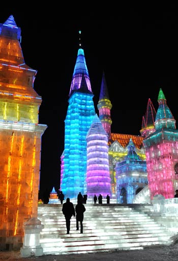 Photo taken on Dec. 23, 2008 shows the night view of the Ice and Snow World in Harbin, capital of northeast China's Heilongjiang Province. The annual ice and snow world in Harbin began a test run on Tuesday. [Xinhua] 