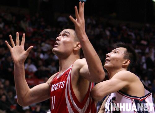 New Jersey Nets forward Yi Jianlian tips in a shot over Houston Rockets center Yao Ming in the first quarter of their NBA basketball game in East Rutherford, New Jersey, December 22, 2008