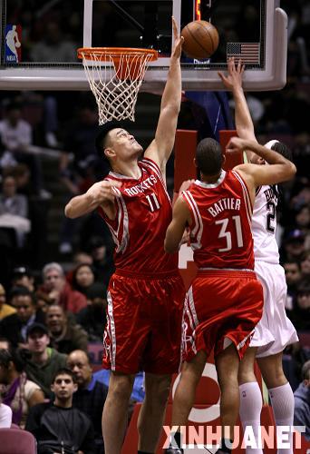 in the second half of their NBA basketball game in East Rutherford, New Jersey December 22, 2008.
