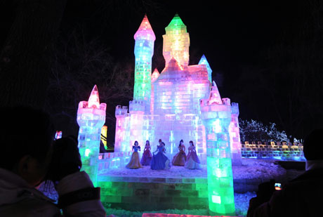 Visitors take pictures of a castle made of ice. The trial run of Harbin Disney ice festival kicked off in Harbin, capital of northeast China's Heilongjiang province, December 22, 2008. As part of the 'Ice and Snow Fairytale World', 10 Disney-themed ice sculptures and 16 entertainment areas are available at no charge during the event.[Xinhua] 