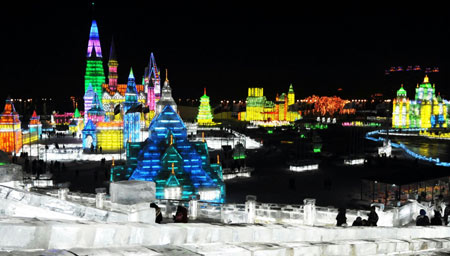 Photo takes on Dec. 23, 2008 shows night view of Ice and Snow World in Harbin, capital of northeast China&apos;s Heilongjiang Province. The annual ice and snow world in Harbin began test run on Tuesday.(Xinhua Photo)