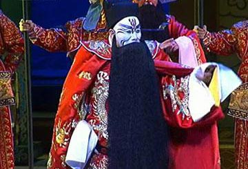 Meng Guang Lu plays Cao Cao. 