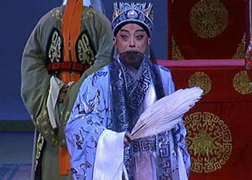 Well-known Peking Opera performers Yu Kuizhi plays Zhuge Liang. 