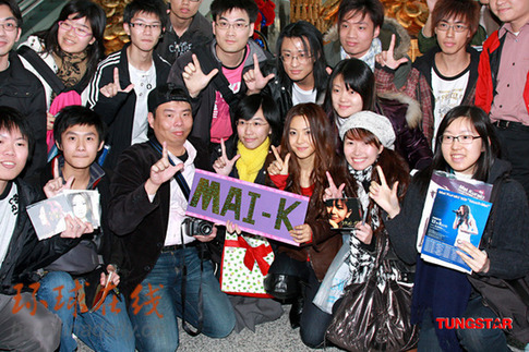 Japanese singer Mai Kuraki arrives at Hong Kong International Airport on December 23 for a Christmas event in Hong Kong. She was greeted by fans and received gifts. 