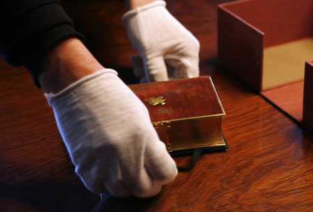 The Bible upon which U.S. President Abraham Lincoln was sworn in for his first inauguration is displayed at the Library of Congress in Washington December 23, 2008. On January 20, 2009, President-elect Obama will take the oath of office using the same Bible Lincoln used. 