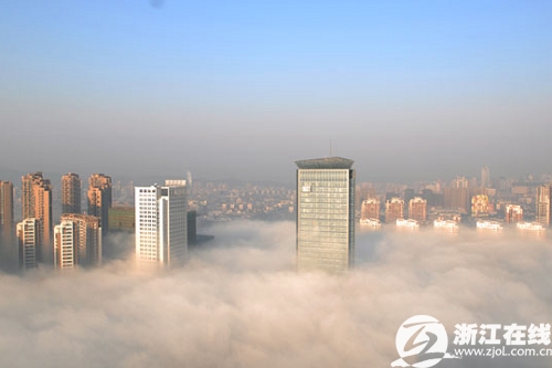 The downtown area of Hangzhou, East China's Zhejiang Province, rises above morning fog December 25, 2008. [zjol.com