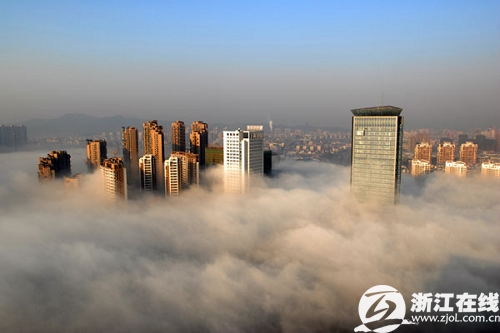 The downtown area of Hangzhou, East China's Zhejiang Province, rises above morning fog December 25, 2008. [zjol.com] 