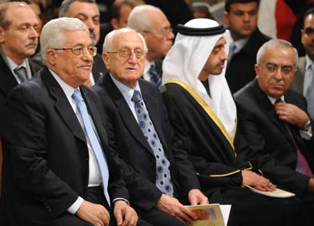 Palestinian President Mahmoud Abbas(1st, L) and Palestinian Prime Minister Salam Fayyad(1st, R) attend a midnight mass in St. Catherine's Catholic Church which connects with the Church of Nativity in the West Bank city of Bethlehem on December 24, 2008.[Yin Bogu/Xinhua]