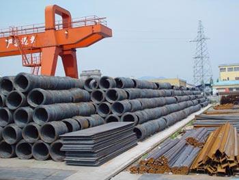 Baoshan Iron and Steel, the listed unit of China's largest steel maker, has raised its prices for key steel products for February from the prior month, halting a five month slide in prices. 