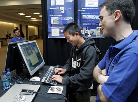 A high school student uses Location Services for Friends and Family, a Microsoft Research project unveiled at the Microsoft Research Silicon Valley Road Show 2006, as a Microsoft researcher watches in Mountain View, California May 2, 2006. Silicon Valley now faces the biggest cutbacks since the dotcom crash. [Xinhua] 