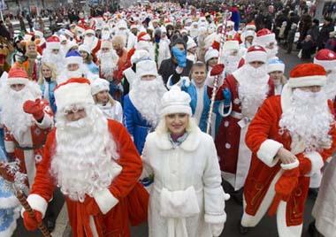 People dressed as Father Frost, the equivalent of Santa Claus, and Snow Maiden march in the centre of Minsk, capital of Belarus, December 25, 2008. Most Belarussians traditionally celebrate the coming of the New Year on December 31 as the biggest family holiday of the year.