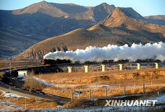 The second tourist festival of steam locomotives, co-sponsored by the Inner Mongolia Jitong Railway Group Limited Company and Keshiketengqi, opened at Jingpeng train station on December 27 2008. Photo taken on that day shows the 'Jitong' prairie tour steam train passes along the Simingyi Great Bridge at the Jingpeng-Galadesitai section of Keshiketengqi, Inner Mongolia. 