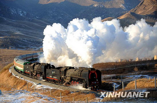 The second tourist festival of steam locomotives, co-sponsored by the Inner Mongolia Jitong Railway Group Limited Company and Keshiketengqi, opened at Jingpeng train station on December 27 2008. Photo taken on that day shows the 'Jitong' prairie tour steam train passes along the Simingyi Great Bridge at the Jingpeng-Galadesitai section of Keshiketengqi, Inner Mongolia. 