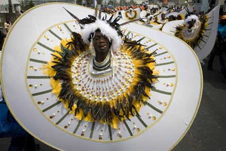 Participants parade the street during the concluding part of the annual Calabar carnival in Nigeria's Delta region, Dec. 27, 2008. The festival is part of Calabar's Christmas season celebrations. [Xinhua/Reuters]