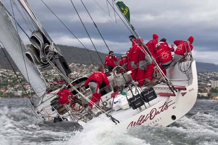 Australian supermaxi Wild Oats XI approaches the finish line at Hobart during the annual Sydney to Hobart yacht race December 28, 2008. Wild Oats XI won an unprecedented line honours victory for the fourth successive year in the Sydney to Hobart yacht race on Sunday following a tight duel with rival Skandia and a collision with a shark. [Xinhua/Reuters]