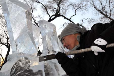 A participant creates an ice work during an ice-carving contest for college students in Harbin, capital of northeast China's Heilongjiang Province, Dec. 28, 2008. Gao [Zengshuang/Xinhua]