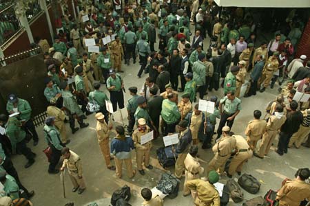 Law enforcers and election officials flock in a government office to collect polls materials in Dhaka, capital of Bangladesh, on Dec. 28, 2008. Bengalese are counting down hours of the ninth parliamentary elections that is scheduled to be held on Dec. 29, 2008. [Qamruzzaman/Xinhua]