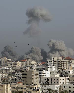 Smoke rises after an Israel air strike in Gaza December 28, 2008. Israel launched air strikes on Gaza for a second successive day on Sunday, piling pressure on Hamas after 285 people were killed in one of the bloodiest 24 hours for Palestinians in 60 years of conflict with the Jewish state.[Xinhua/Reuters]