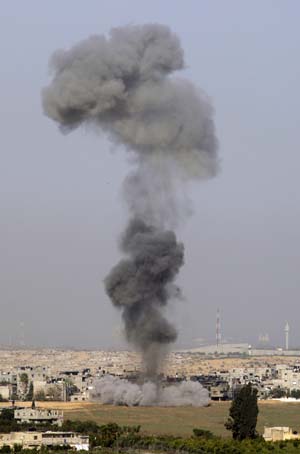 Smoke rises after an Israeli air strike in the northern Gaza Strip December 28, 2008. Israel launched air strikes on Gaza for a second day on Sunday, piling pressure on Hamas after killing more than 285 people in one of the bloodiest days in 60 years of conflict between the Palestinians and the Jewish state. [Xinhua/Reuters]