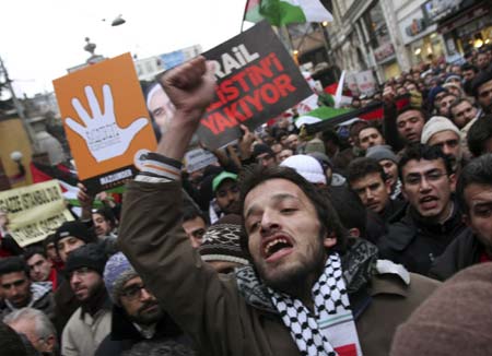 Protesters shout anti-Israel slogans during a demonstration against Israeli air strikes in the Gaza Strip, in Istanbul December 27, 2008. Israeli warplanes and helicopters pounded the Hamas-ruled Gaza Strip on Saturday, killing at least 205 people in the bloodiest one-day death toll in 60 years of conflict with the Palestinians.(Xinhua Photo)