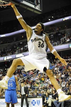 Etan Thomas of Washington Wizards dunks during the NBA basket games against Oklahoma City Thunder in Washington, the United States, Dec. 27, 2008. Washington Wizards won 104-95.