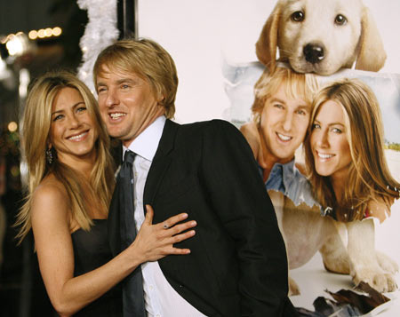 Cast members Jennifer Aniston and Owen Wilson pose at the premiere of the movie 'Marley and Me' at the Mann Village theatre in Westwood, California December 11, 2008. The movie opens in the U.S. on December 25. [Xinhua/Reuters]