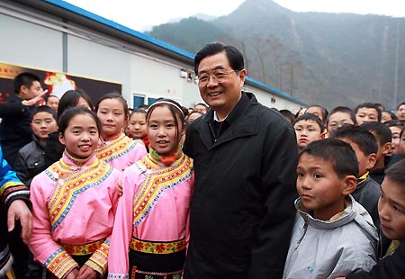 Chinese President Hu Jintao visits students and teachers at Guixi Middle School in Beichuan Qiang Autonomous County, southwest China's Sichuan Province, Dec. 27, 2008.