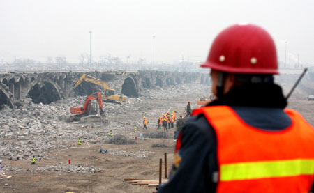 Photo taken on Dec. 28, 2008 shows the on-site backout project of scraping down the new Lugou Bridge, which is parallel to the adjacent historical Lugou Bridge (Marco Polo Bridge), at the suburb of Beijing. 