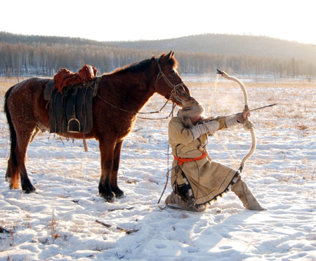 Oroqen hunters hunt in Oroqen ethnic autonomous county in north China's Inner Mongolia Autonomous Region, Dec. 27, 2008. [Zhou Ning/Xinhua]