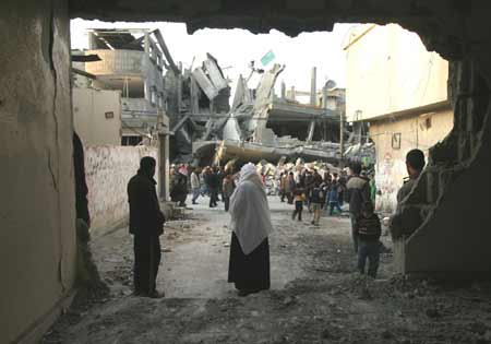 Palestinians look at the wreckage of a mosque damaged by Israeli airstrike, at the Jabalia refugee camp in Gaza Strip, Dec. 29, 2008. Over 345 Palestinians were killed and some 1600 wounded, due to Israeli military operation, according to the rescue department in Gaza. [Xinhua]