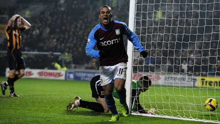 Aston Villa's Gabriel Agbonlahor (C) celebrates a Hull City own goal during their English Premier League soccer match in Hull Dec. 30, 2008.