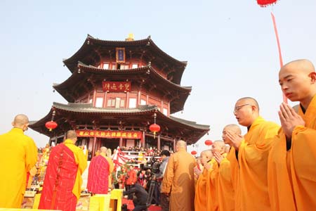 Monks attend the completion ceremony of the Giant Bell and Stele Garden at the Hanshan Temple in Suzhou, east China&apos;s Jiangsu Province, Dec. 30, 2008. The Giant Bell and Stele Garden at the Hanshan Temple was opened to tourists on Tuesday for the occasion of the New Year toll at the temple on Wednesday. [Photo: Xinhua] 