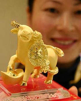 With the Lunar New Year less than a month away, sales are booming for gold items made to mark the Year of the Ox.