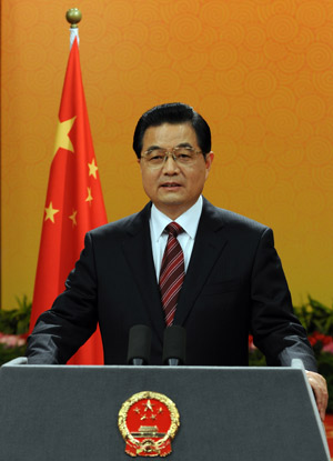 Chinese President Hu Jintao gives a New Year address titled 'Jointly Promote World Peace, Stability and Prosperity,' which is broadcasted to domestic and overseas audiences via state TV and radio stations, in Beijing, China, Dec. 31, 2008. [Xinhua]