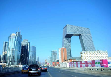 Photo taken on Dec. 31, 2008 shows a view of a street under the blue sky in Beijing, capital of China. Beijing had 274 blue-sky days this year, 28 more than last year, meaning that air quality in the capital improved for 10 consecutive years, according to Beijing Environmental Protection Bureau. [Luo Xiaoguang/Xinhua]