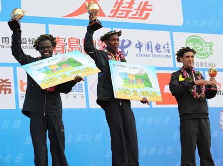 Mugo Samuel Muturi of Kenya (C), Negari Getachew Terfa of Ethiopia (L) and Kisri Rachid of Morocco react during the awarding ceremony of 2009 Xiamen International Marathon in Xiamen, southeast China's Fujian Province, Jan. 3, 2009. Mugo Samuel Muturi won the title with 2 hours 8 minutes and 51 seconds. Negari Getachew Terfa won the silver medal while Kisri Rachid got the bronze. 