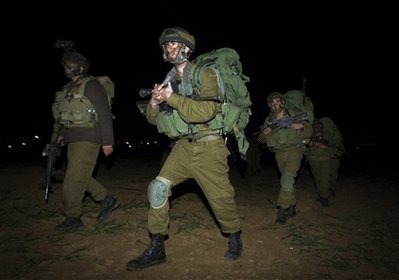 Israeli soldiers guard at Gaza border after Israel started the ground operation on Jan. 3, 2009. The Israel Defense Forces (IDF) Saturday evening began its ground operation in the Hamas-ruled Gaza Strip, an IDF spokesman told Xinhua. 