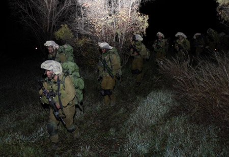 Israeli soldiers advance near the border with northern Gaza during a ground operation by the Israeli army late January 3, 2009. 