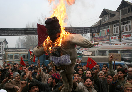 People hold a demonstration to protest against Israel's continued airstrikes on the Palestinians in the Gaza Strip, in Srinagar, summer capital of Indian-controlled Kashmir, on Jan. 3, 2009. 